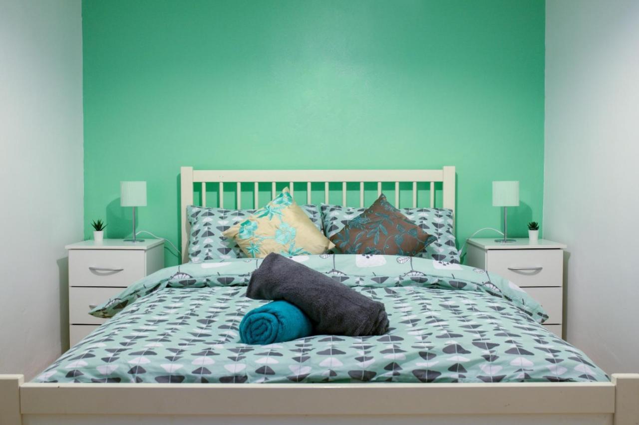 Exclusive Offers L Last-Minute Specials L Parking Free L Double Bed House L Uk L Gaming Room L Komfy 3 Bedroom Cottage With Riverview L Perfect For Short Or Long Stays Рединг Екстериор снимка