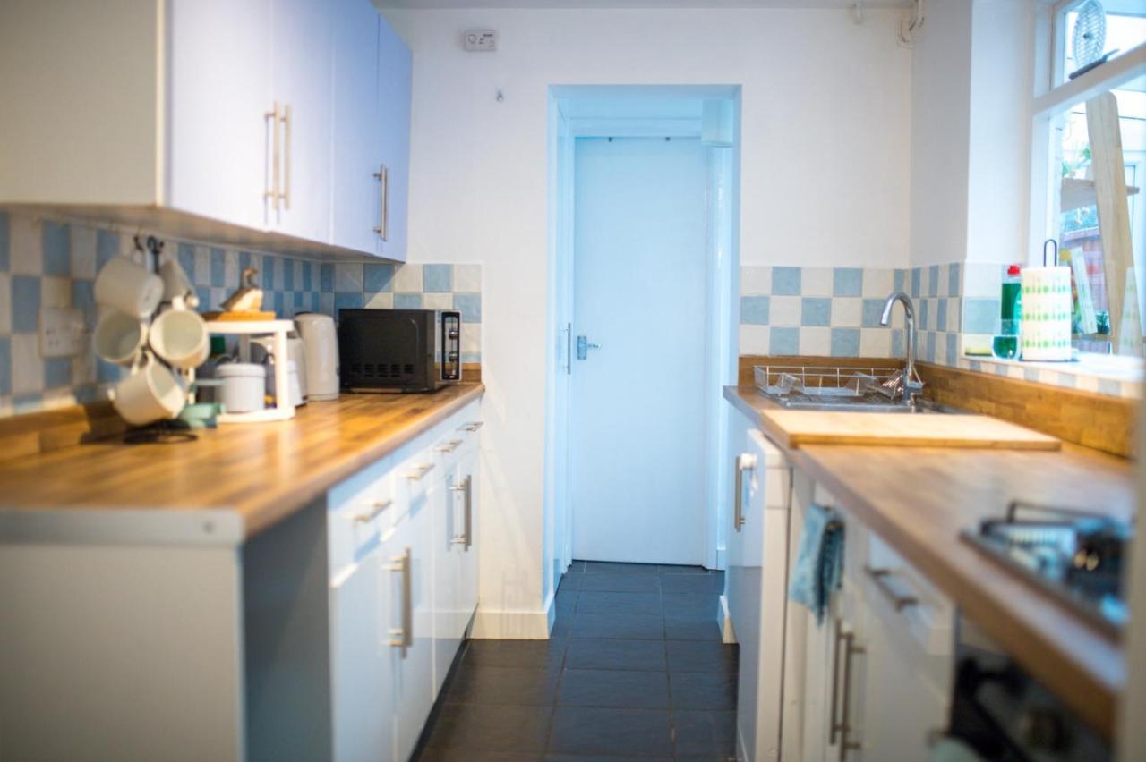 Exclusive Offers L Last-Minute Specials L Parking Free L Double Bed House L Uk L Gaming Room L Komfy 3 Bedroom Cottage With Riverview L Perfect For Short Or Long Stays Рединг Екстериор снимка