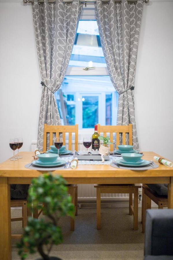 Exclusive Offers L Last-Minute Specials L Parking Free L Double Bed House L Uk L Gaming Room L Komfy 3 Bedroom Cottage With Riverview L Perfect For Short Or Long Stays Рединг Екстериор снимка