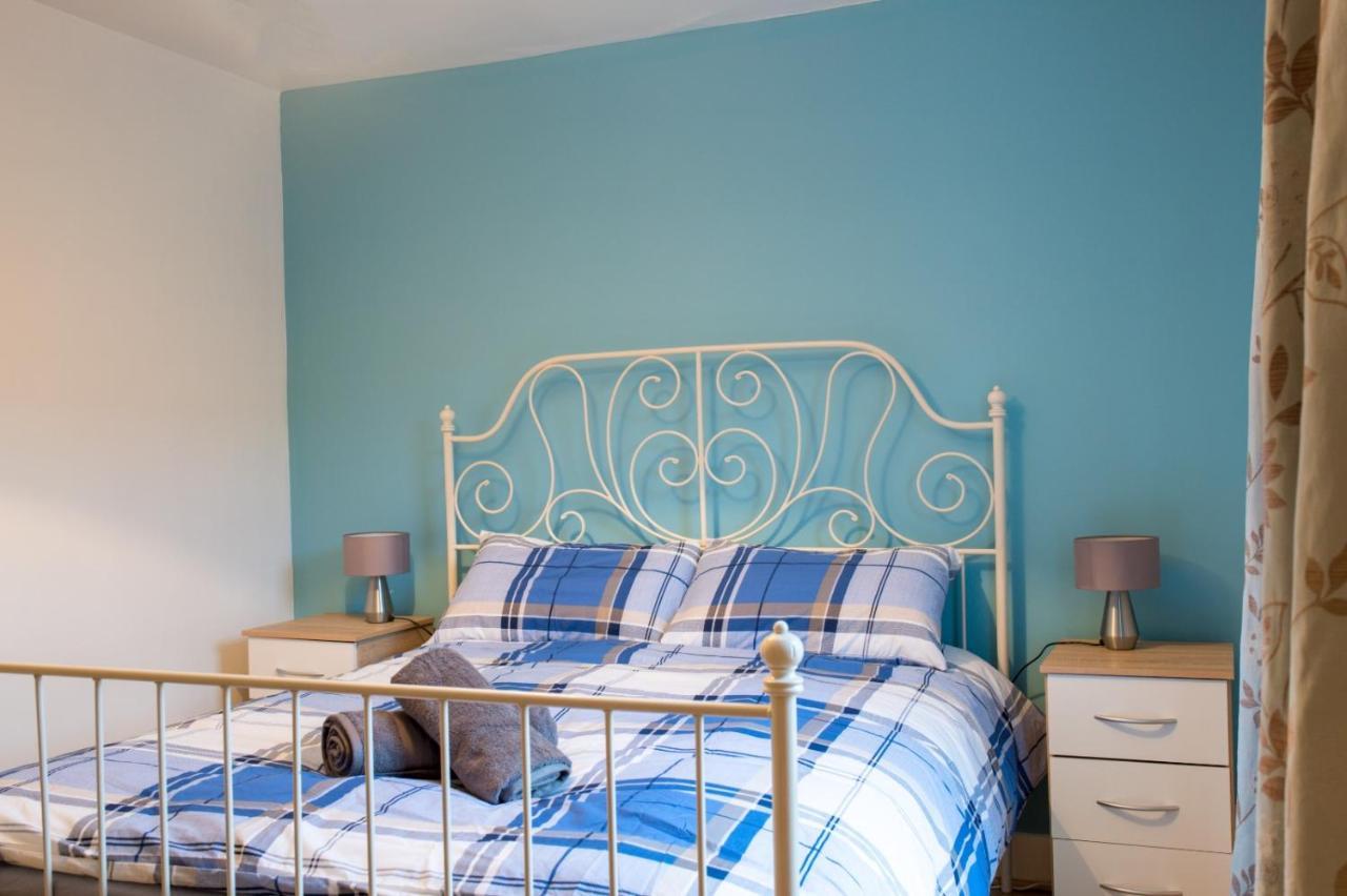 Exclusive Offers L Last-Minute Specials L Parking Free L Double Bed House L Uk L Gaming Room L Komfy 3 Bedroom Cottage With Riverview L Perfect For Short Or Long Stays Рединг Екстериор снимка