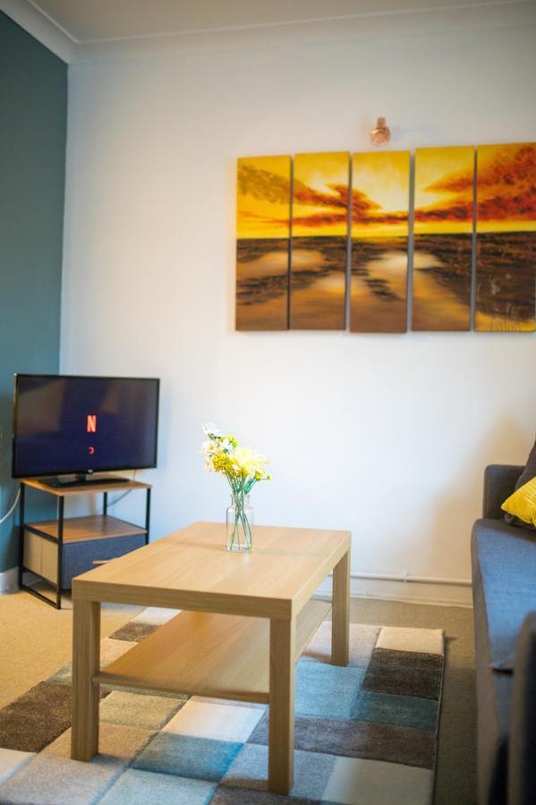 Exclusive Offers L Last-Minute Specials L Parking Free L Double Bed House L Uk L Gaming Room L Komfy 3 Bedroom Cottage With Riverview L Perfect For Short Or Long Stays Рединг Екстериор снимка