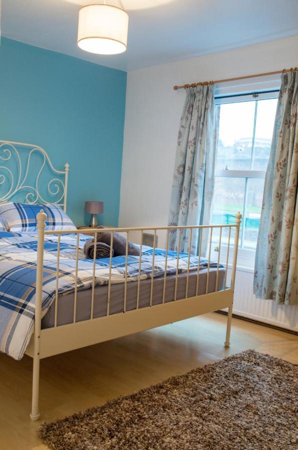 Exclusive Offers L Last-Minute Specials L Parking Free L Double Bed House L Uk L Gaming Room L Komfy 3 Bedroom Cottage With Riverview L Perfect For Short Or Long Stays Рединг Екстериор снимка