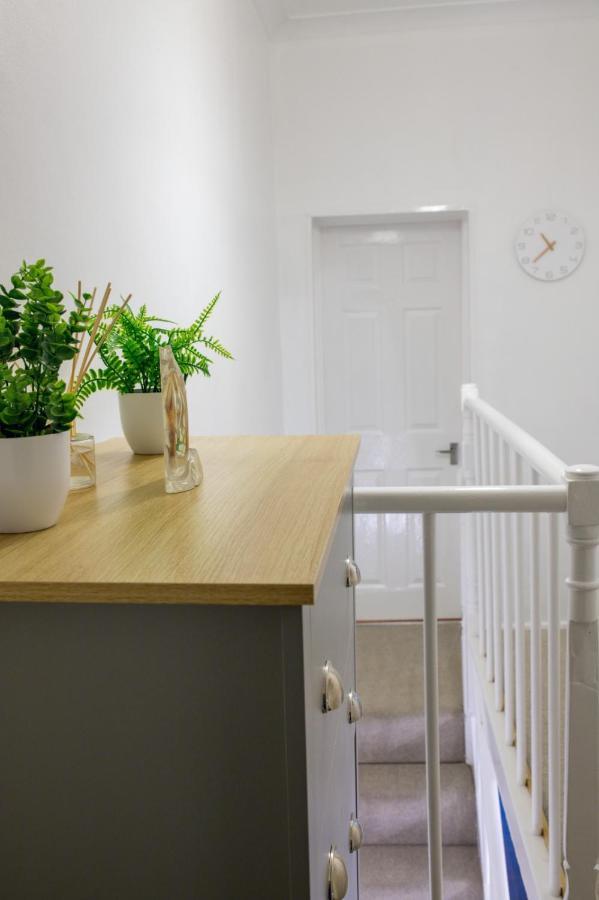Exclusive Offers L Last-Minute Specials L Parking Free L Double Bed House L Uk L Gaming Room L Komfy 3 Bedroom Cottage With Riverview L Perfect For Short Or Long Stays Рединг Екстериор снимка
