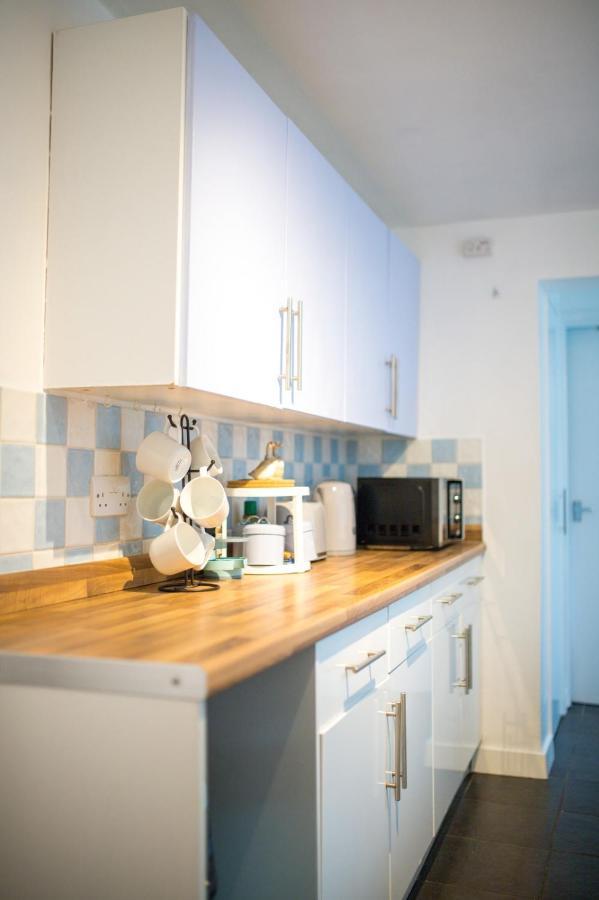 Exclusive Offers L Last-Minute Specials L Parking Free L Double Bed House L Uk L Gaming Room L Komfy 3 Bedroom Cottage With Riverview L Perfect For Short Or Long Stays Рединг Екстериор снимка