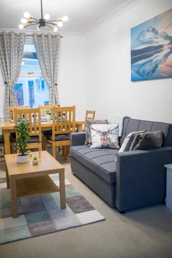 Exclusive Offers L Last-Minute Specials L Parking Free L Double Bed House L Uk L Gaming Room L Komfy 3 Bedroom Cottage With Riverview L Perfect For Short Or Long Stays Рединг Екстериор снимка
