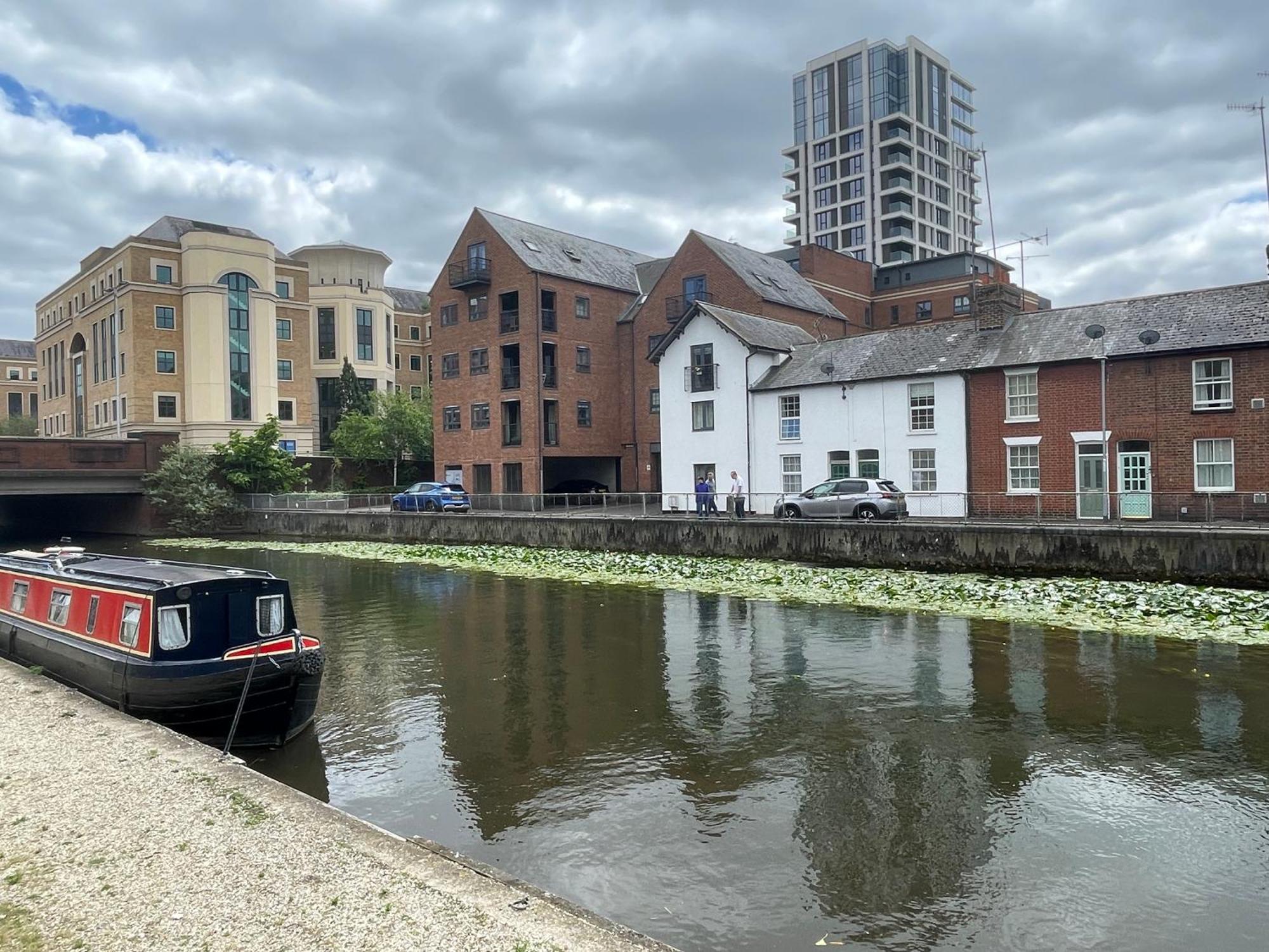 Exclusive Offers L Last-Minute Specials L Parking Free L Double Bed House L Uk L Gaming Room L Komfy 3 Bedroom Cottage With Riverview L Perfect For Short Or Long Stays Рединг Екстериор снимка