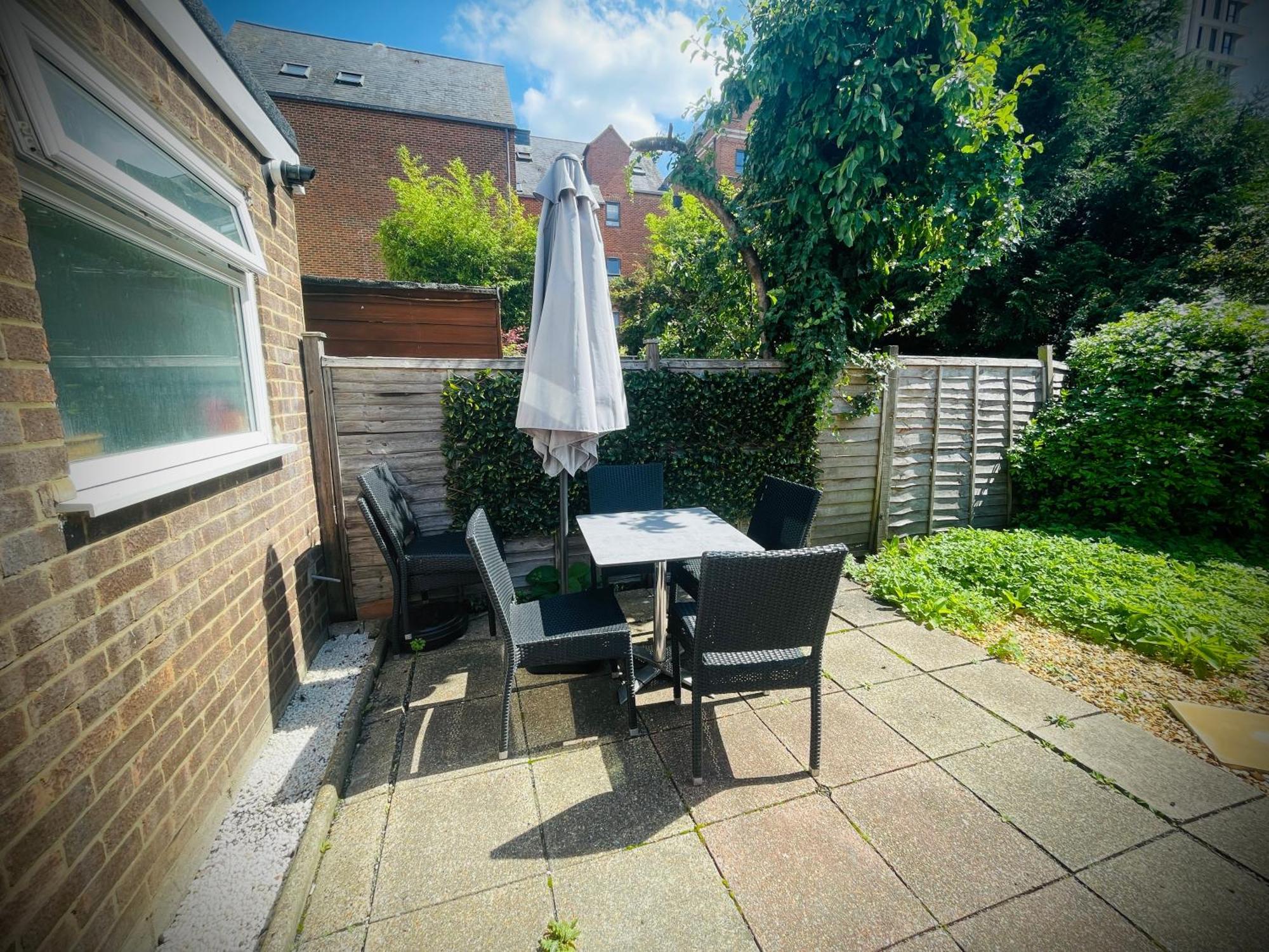 Exclusive Offers L Last-Minute Specials L Parking Free L Double Bed House L Uk L Gaming Room L Komfy 3 Bedroom Cottage With Riverview L Perfect For Short Or Long Stays Рединг Екстериор снимка